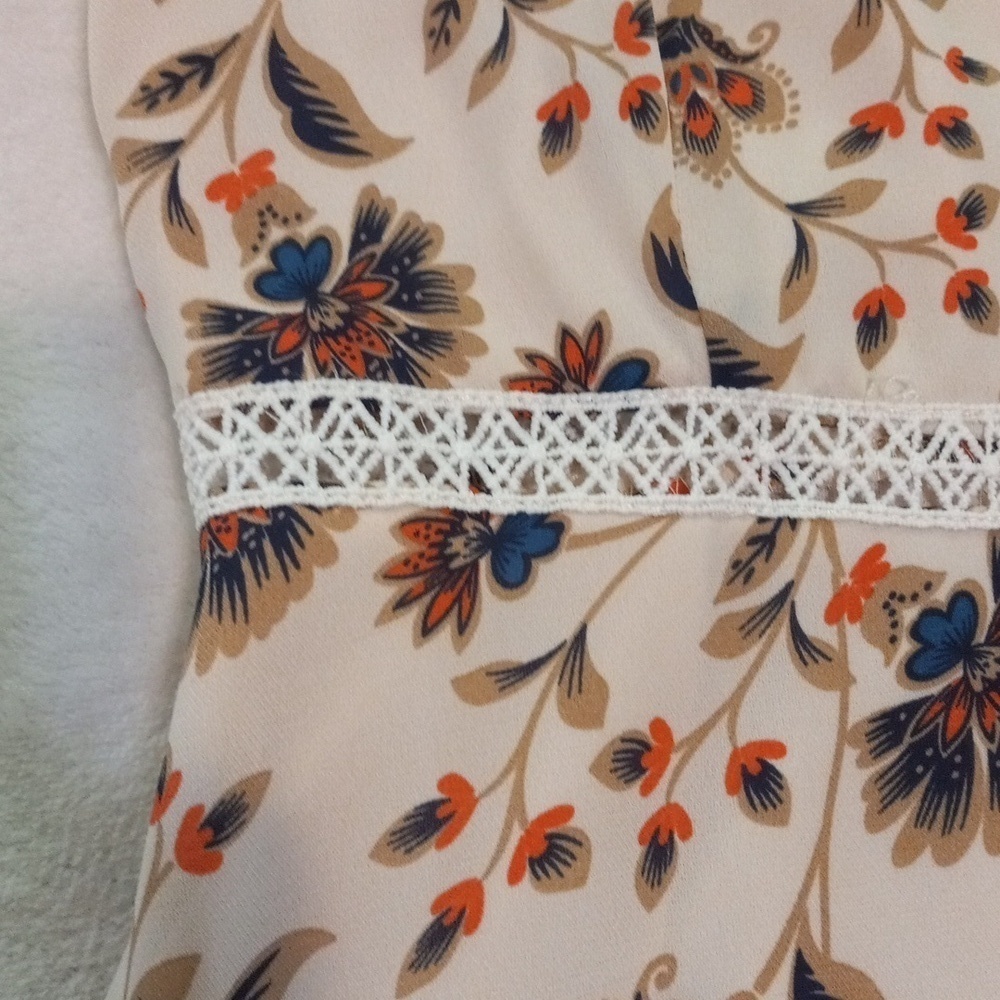 NB Avenue Cream Floral Lace Detail Bell Sleeve Boho Mini Dress Size 8 - Picture 12 of 14